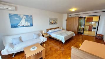 Apartment (A5) | Wohnzimmer | Fernseher