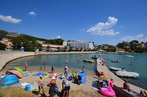 Beach nearby - Apartments Toni (Rab)