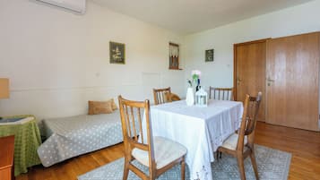 Apartment (A2) | Wohnzimmer | Fernseher