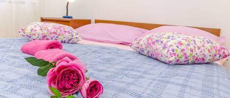 Free WiFi, bed sheets