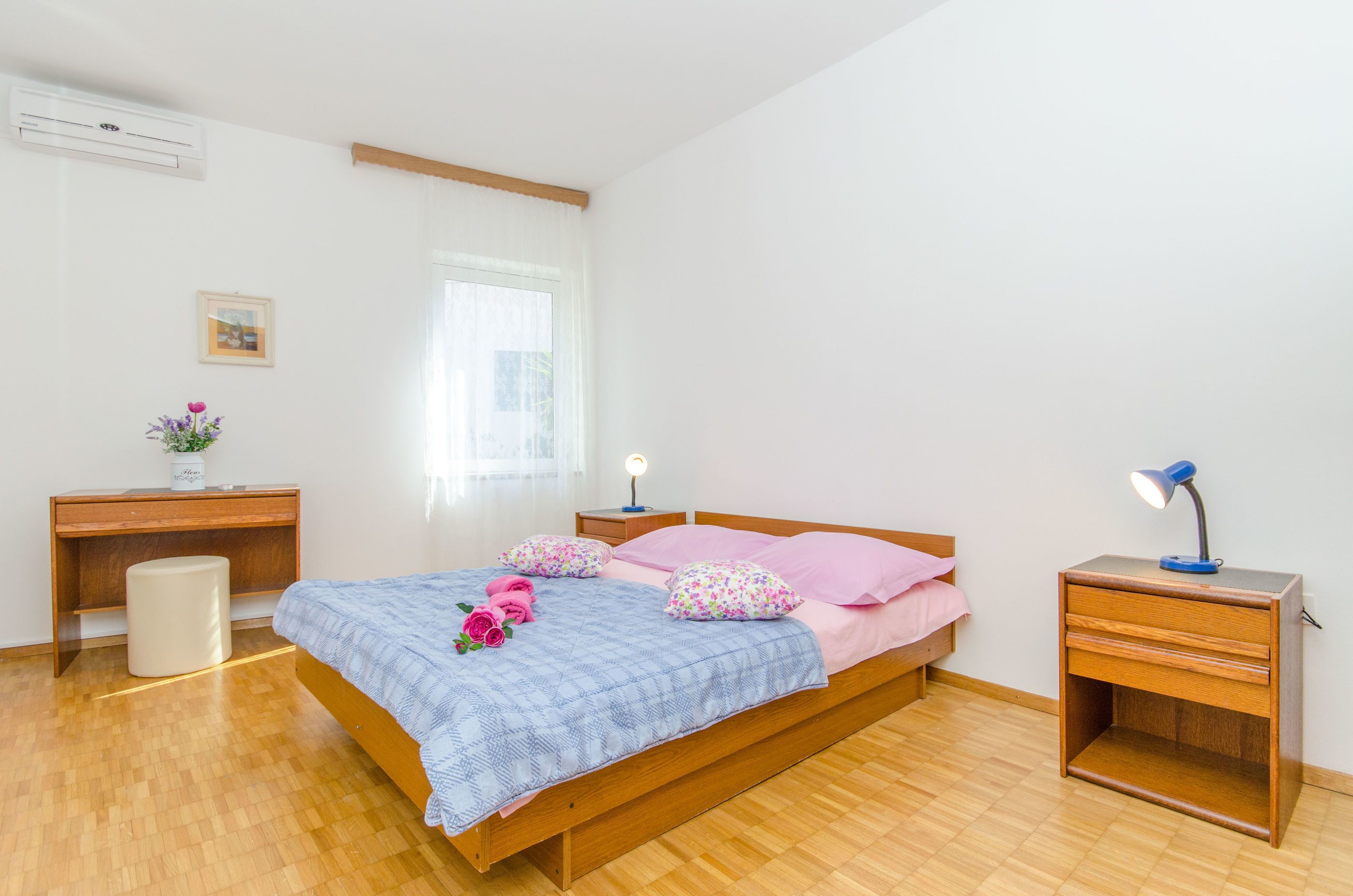 Wifi gratis y ropa de cama