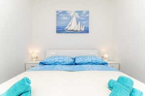 Iron/ironing board, free WiFi, bed sheets