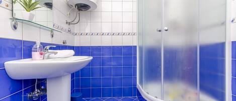 Salle de bain | Douche, séchoir à cheveux