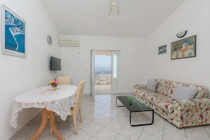 Apartment (A1) | Wohnzimmer | Fernseher