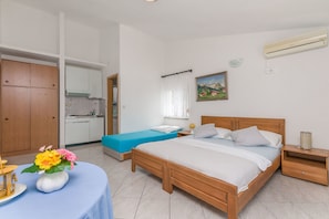 Studio (A3) | Interior - Apartments Luca (Omis)