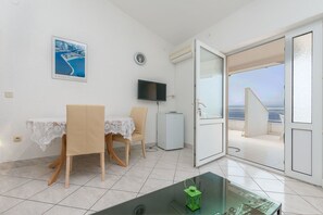 Apartment (A1) | Dining