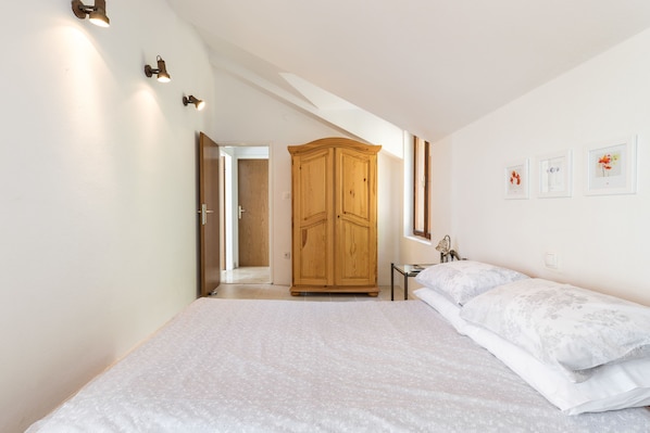 In-room safe, iron/ironing board, free WiFi, bed sheets