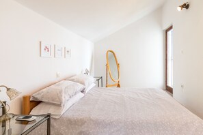 Zimmersafe, Bügeleisen/Bügelbrett, kostenloses WLAN, Bettwäsche