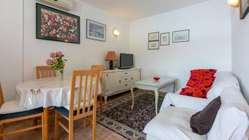 Apartment (A2) | Living room