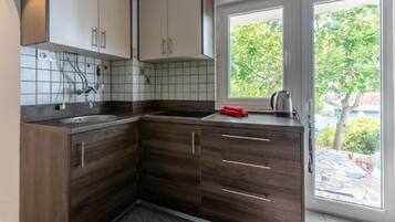 Apartment (A1) | Eigene Küche | Kühlschrank, Ofen, Herdplatte, Espressomaschine