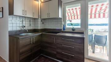 Apartment (A2) | Eigene Küche | Kühlschrank, Ofen, Herdplatte, Espressomaschine