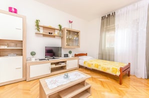 Apartment (A1) | Living room | TV