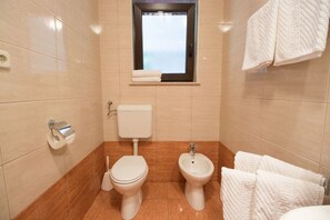Bathroom | Shower - Apartments Laura (Matulji)