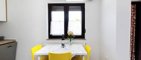 Studio (A3) | Restauration