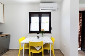 Studio (A3) | Dining