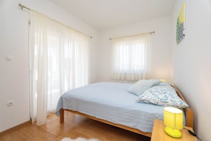 In-room safe, iron/ironing board, free WiFi - House Aria (Marina)