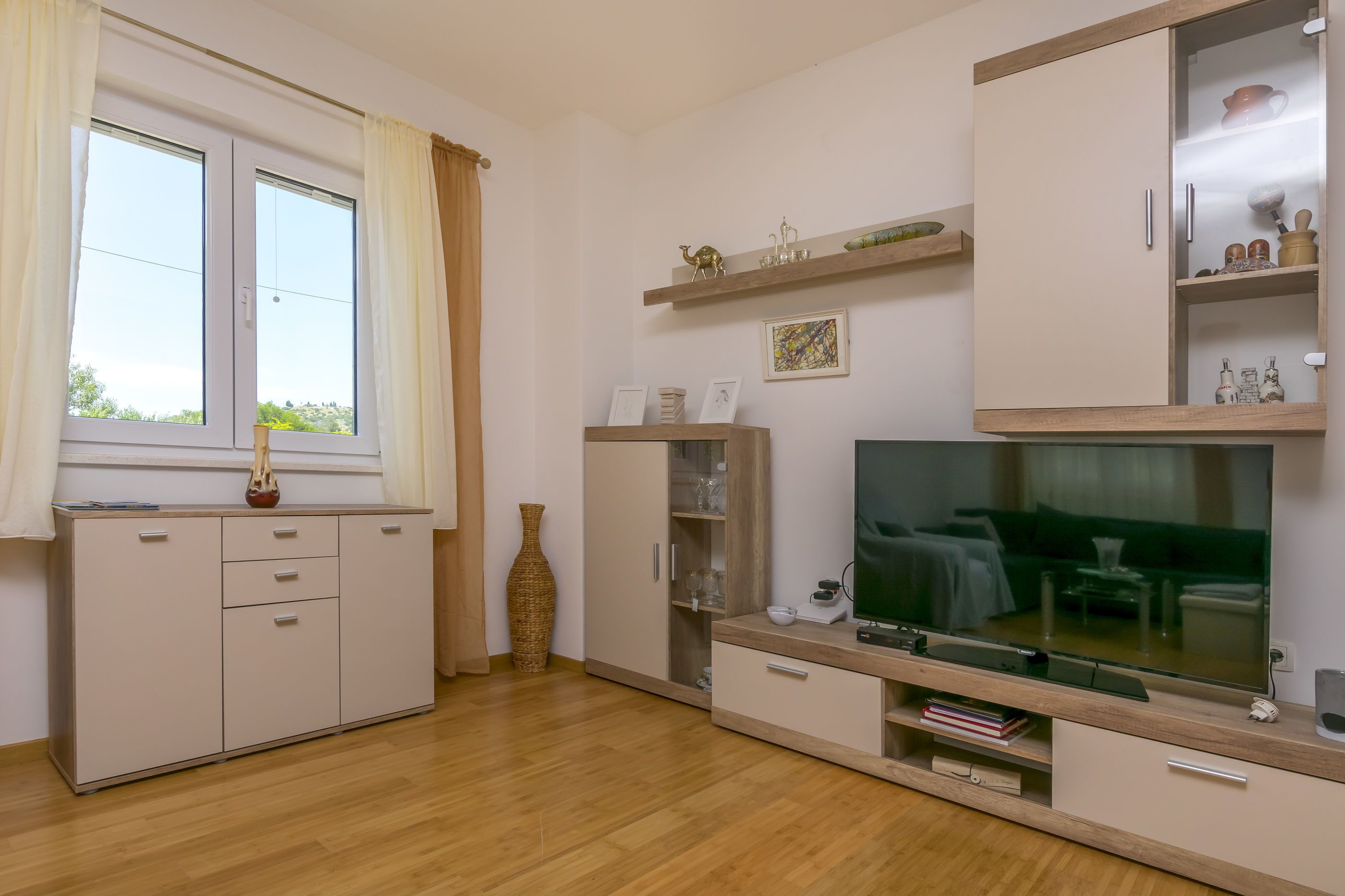 Wohnzimmer | Flachbildfernseher