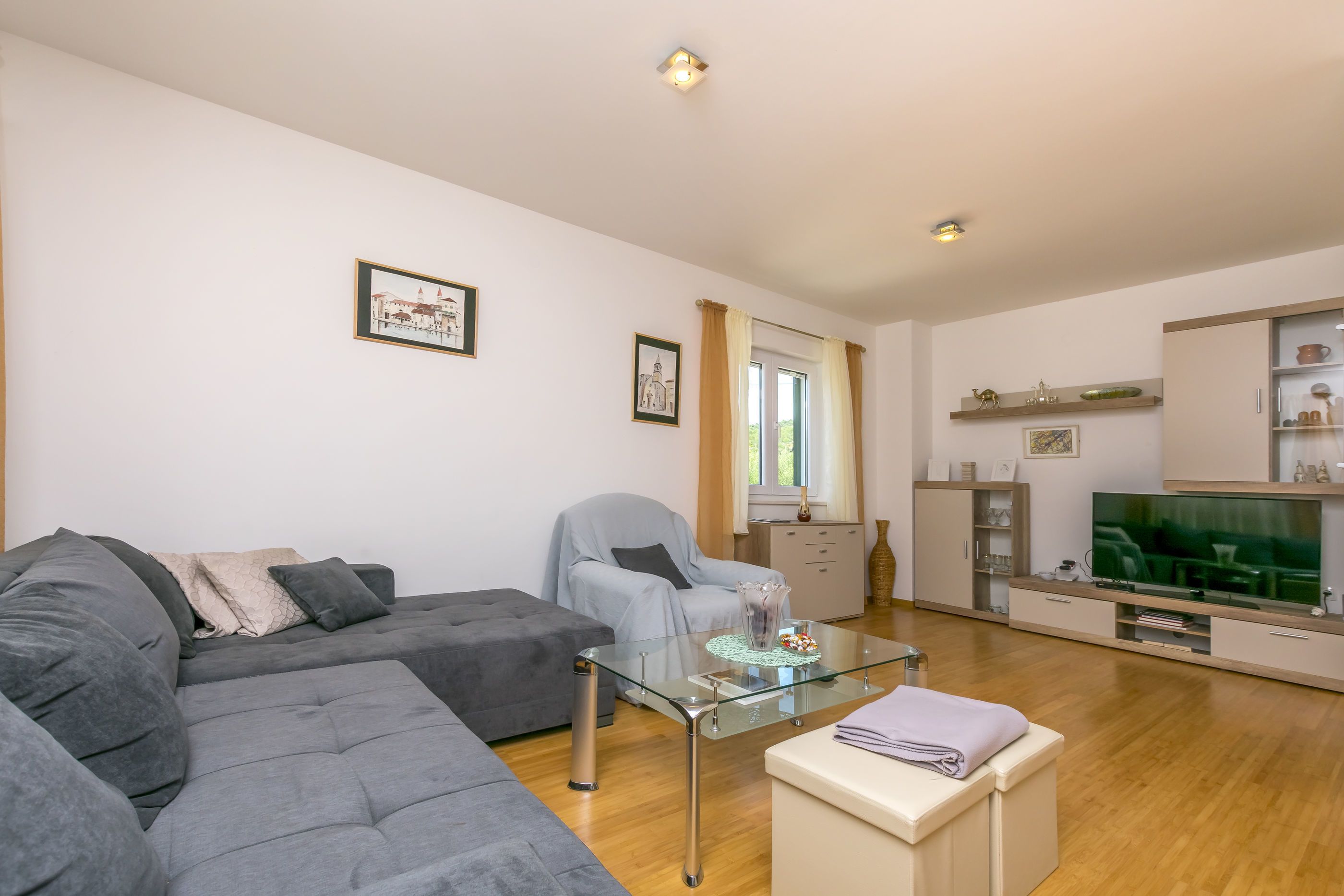 غرفة المعيشة | تلفزيون بشاشة مسطحة