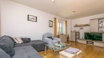 غرفة المعيشة | تلفزيون بشاشة مسطحة