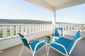 House | Property grounds - House Aria (Marina)
