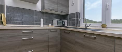 Cuisine privée | Micro-ondes, four, plaque de cuisson, lave-vaisselle