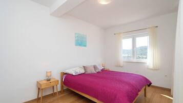 House | In-room safe, iron/ironing board, free WiFi