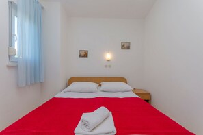 Free WiFi, bed sheets - Apartments Sklopina (Starigrad)