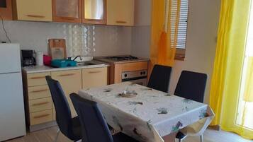 Apartment (A2) | Private kitchen | Fridge, oven, stovetop, electric kettle