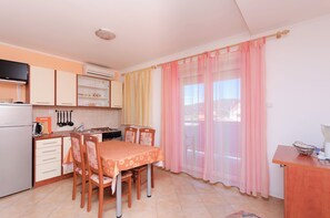 Apartment (A4) | Private kitchen | Fridge, oven, stovetop, electric kettle