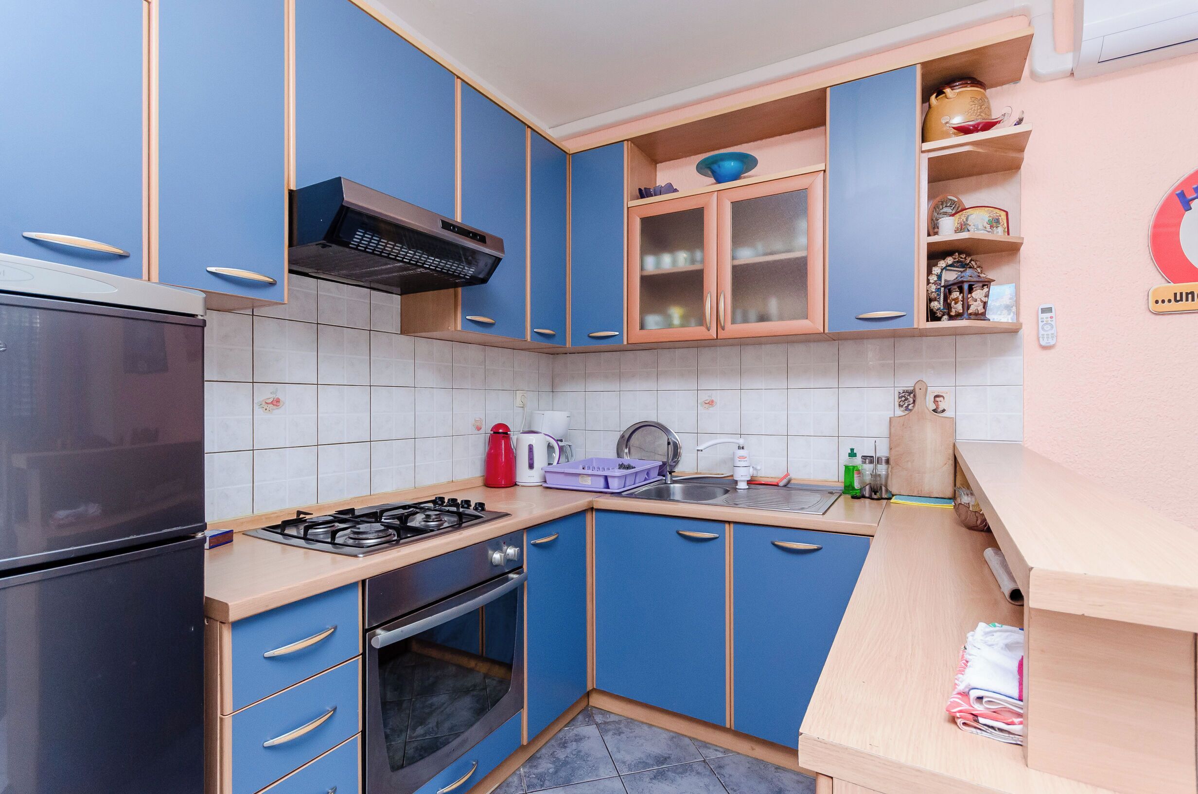 Apartment (A1) | Private kitchen | Fridge, oven, stovetop, electric kettle