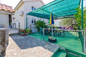 Courtyard - Apartments Ines (Rab)
