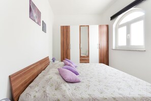 2 Schlafzimmer, kostenlose Babybetten, kostenloses WLAN