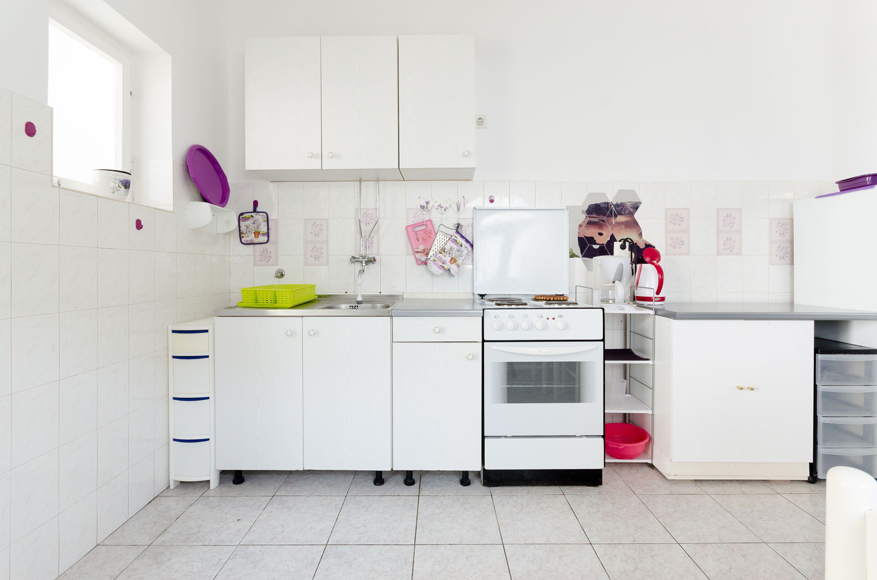 Cocina privada | Refrigerador, microondas, horno y parrilla de estufa 