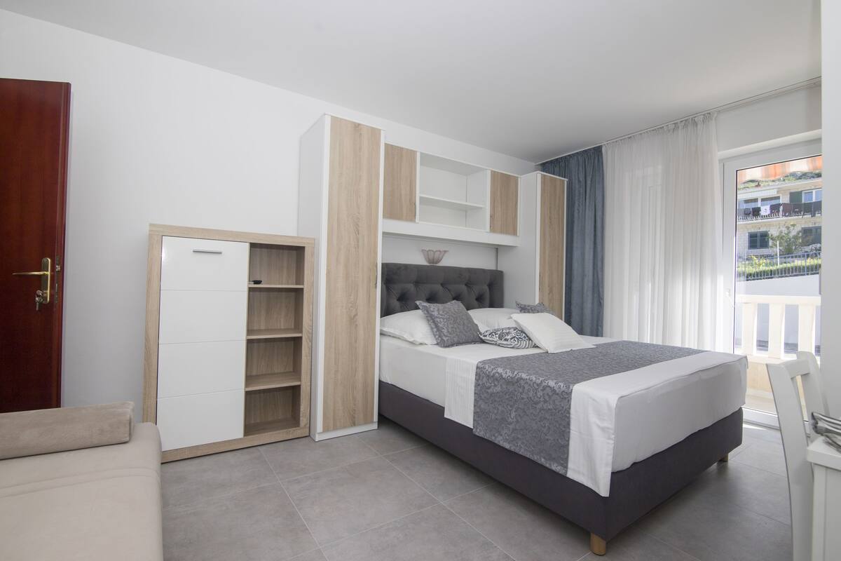 Studio (A1) | In-room safe, free WiFi