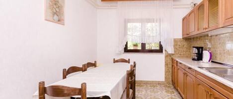 Apartment (A1) | Private kitchen | Fridge, oven, stovetop, espresso maker