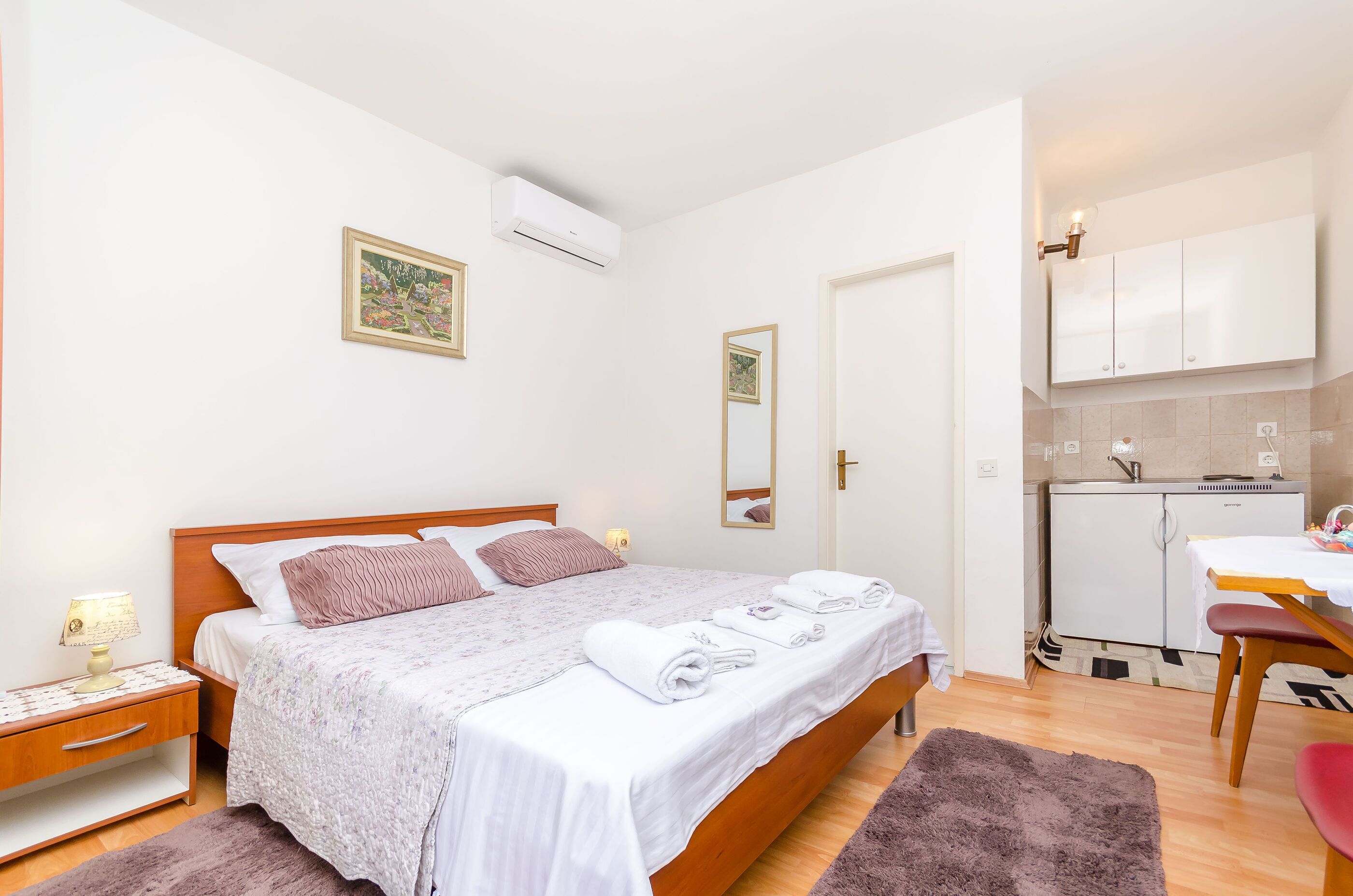 Studio (A2) | Free WiFi, bed sheets