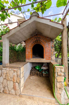 BBQ/picnic Area - Apartments Emmas Studio (Stari Grad)