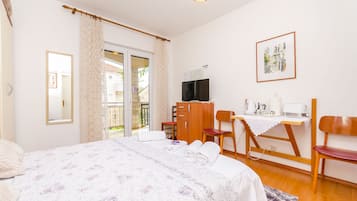 Studio (A1) | WiFi (free), bed sheets