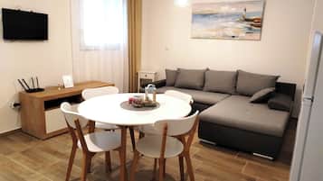 Apartment (A4) | Dining