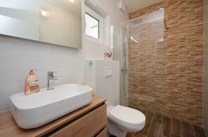 Apartment (A1) | Bathroom | Bathtub - Apartments Jasna (Rab)
