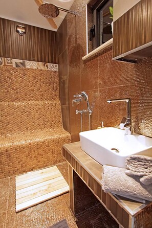 Studio (A5) | Bathroom | Bathtub