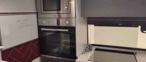 Appartement (A1) | Cuisine privée | Réfrigérateur, surface de cuisson, vaisselle et ustensiles