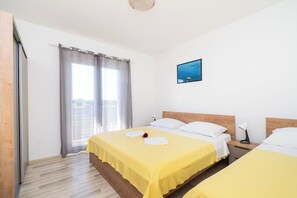 Apartament (A1) | 1 dormitori, planxa i posts de planxar, wifi gratuïta i roba de llit 