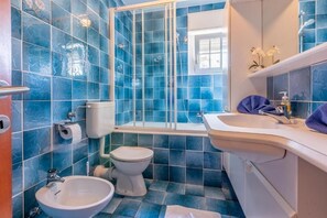 Apartment (A1) | Bathroom