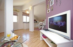 Apartment (A1) | Television - Apartments Pavlinovic (Makarska)