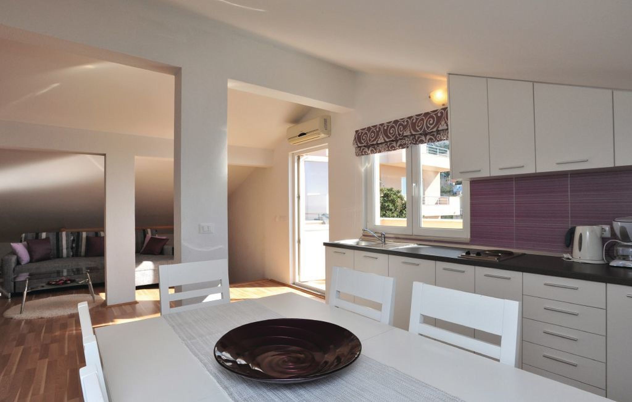 Apartamento (A1) | Cozinha privada | Geladeira, micro-ondas, cooktop, lava-louças