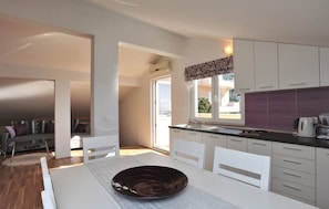 Apartment (A1) | Eigene Küche | Kühlschrank, Mikrowelle, Herdplatte, Geschirrspüler