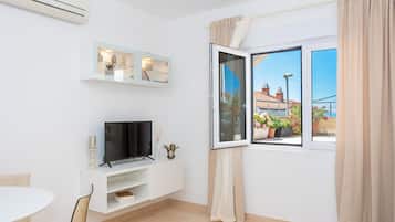 Apartment (A3) | Living room | Flat-screen TV