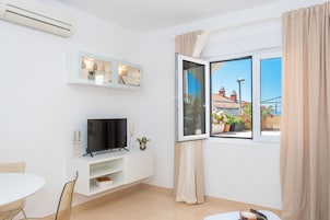 Apartment (A3) | Wohnzimmer | Flachbildfernseher