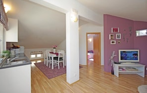 Departamento (A1) | Cocina privada | Refrigerador, microondas, parrilla de estufa y lavavajillas 